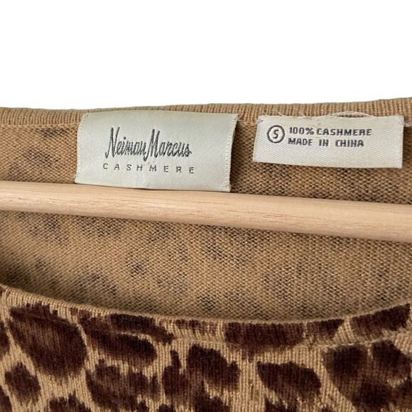 Neiman Marcus 100% Cashmere Crewneck Sweater in Size Small - Picture 6 of 6